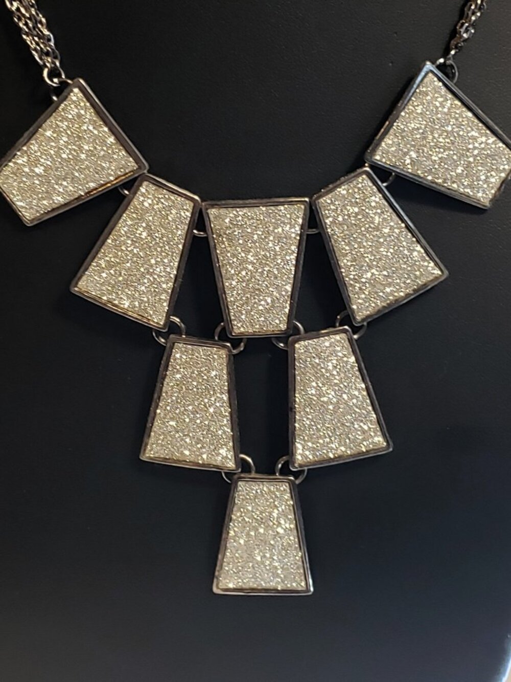 Amrita Singh Silver Glitter Geometric Bib Statement Necklace – NWOT